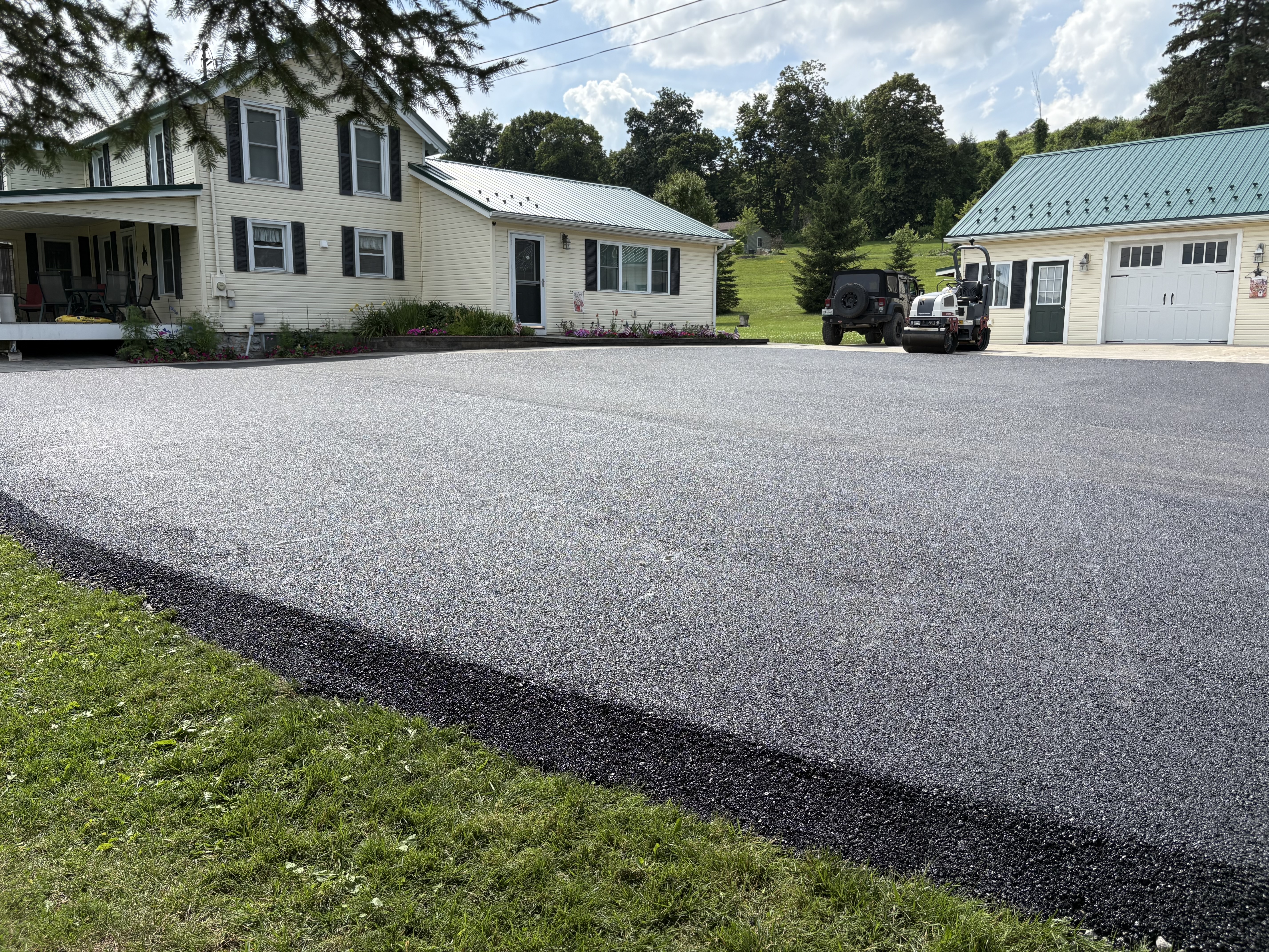 Freshly paved residential surface by Original Asphalt in Jacksonville, Florida